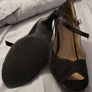 Black peep toe heels Never Worn